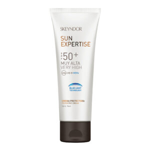 Crema protectora con color SPF 50+